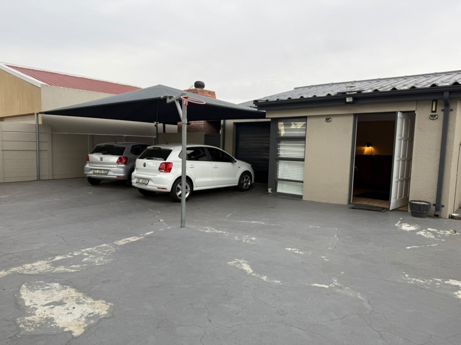 To Let 3 Bedroom Property for Rent in Bothasig Western Cape